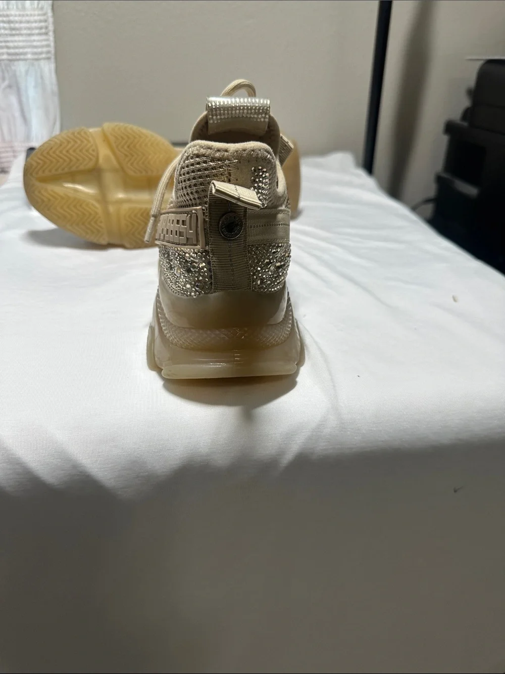 Women's Beige Sneaker with Rhinestone Detail Sz 7.5 Steve Madden Maxima like new
